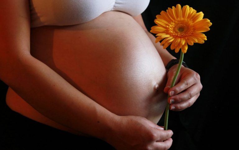 Offrez-vous un massage pour femme enceinte à Cholet et soulagez-vous des tensions pour vivre une grossesse harmonieuse.