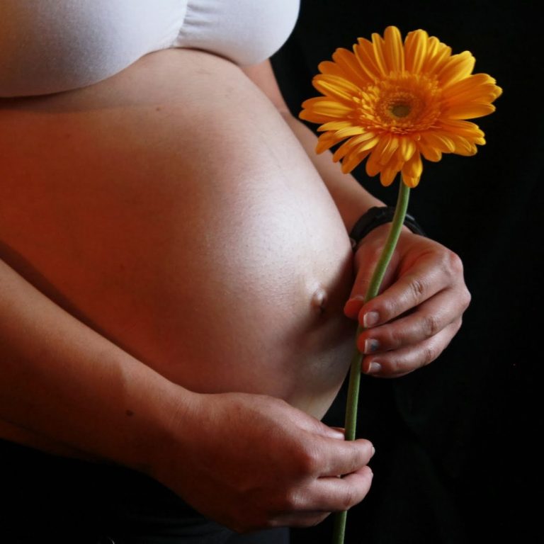 Offrez-vous un massage pour femme enceinte à Cholet et soulagez-vous des tensions pour vivre une grossesse harmonieuse.