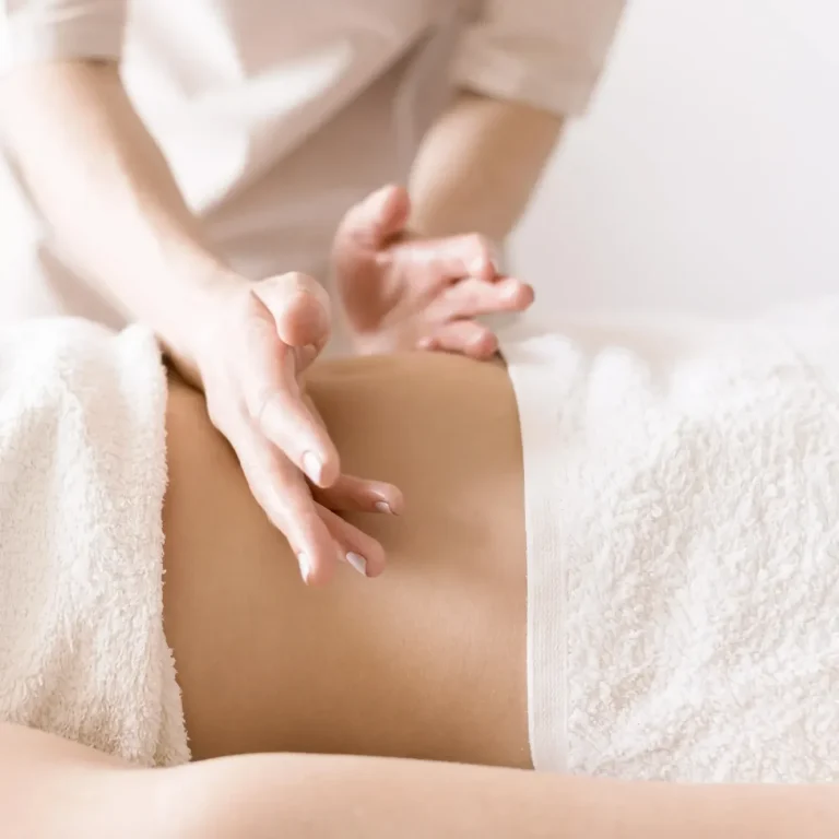 Massage pour femme à Cholet Ce massage est dédié à toutes les femmes pour vous offrir un moment de pure détente et de reconnexion à vous-même à Cholet.