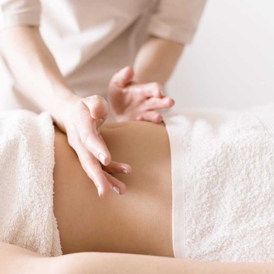 Offrez-vous un massage postnatal à Cholet pour retrouver confort, bien-être et légèreté après l’accouchement.