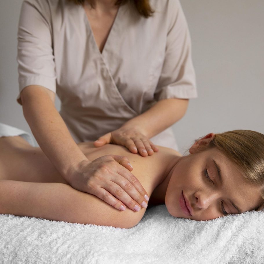 Offrez un massage à votre enfant à Cholet pour le soulager du stress, de la fatigue et des tensions.