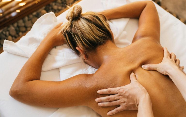 Ce massage est dédié à toutes les femmes pour vous offrir un moment de pure détente et de reconnexion à vous-même à Cholet.