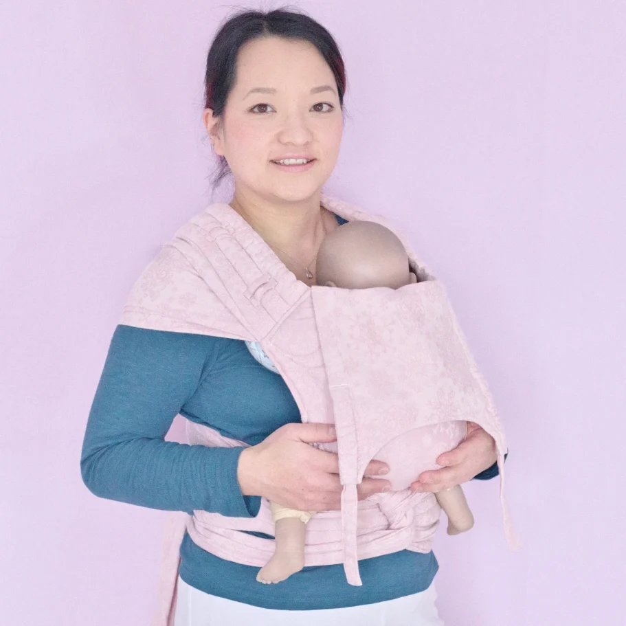 Atelier de portage bébé à Cholet : découvrez les bases du portage physiologique et les règles de sécurité