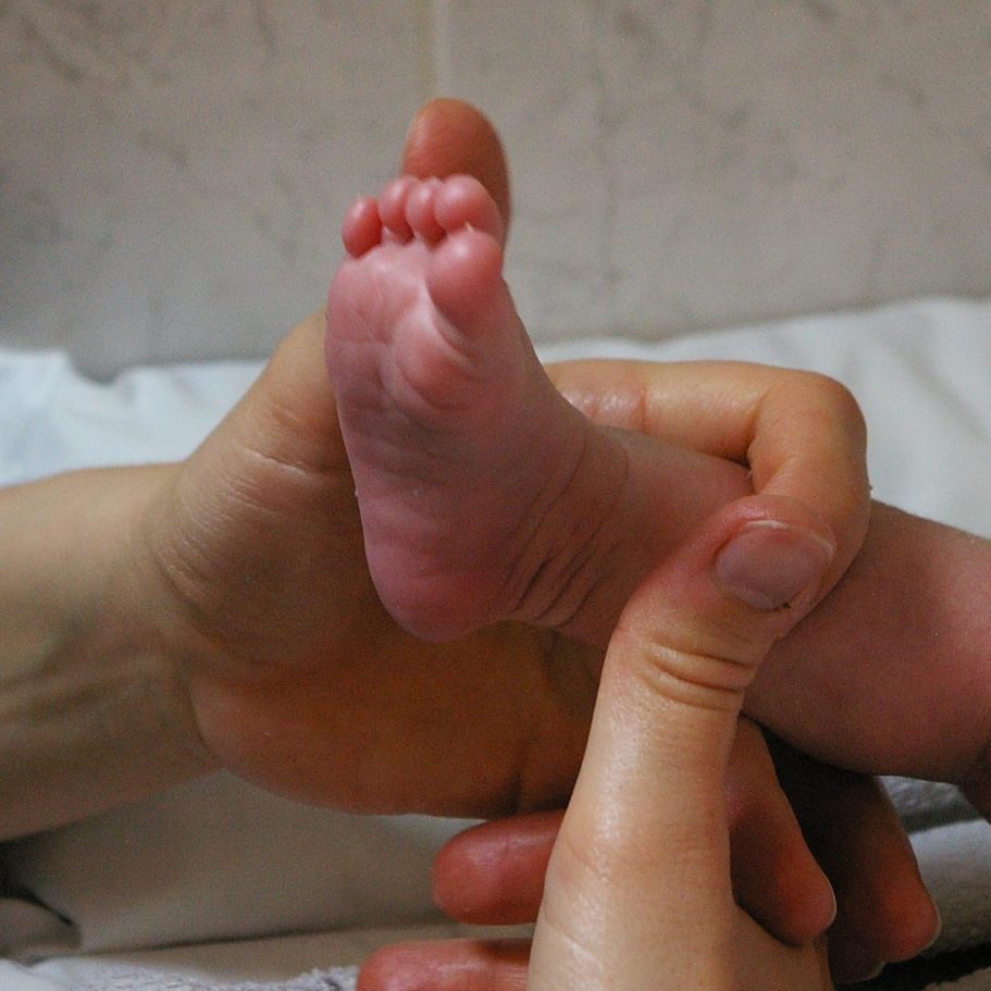 Offrez à votre bébé une assurance et apaisement avec le bain enveloppé bébé à Cholet.