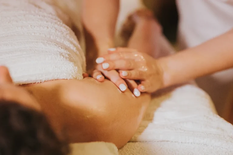 Un massage postnatal à Cholet après l'accouchement pour mieux vous sentir dans votre corps et récupérer après l'effort.
